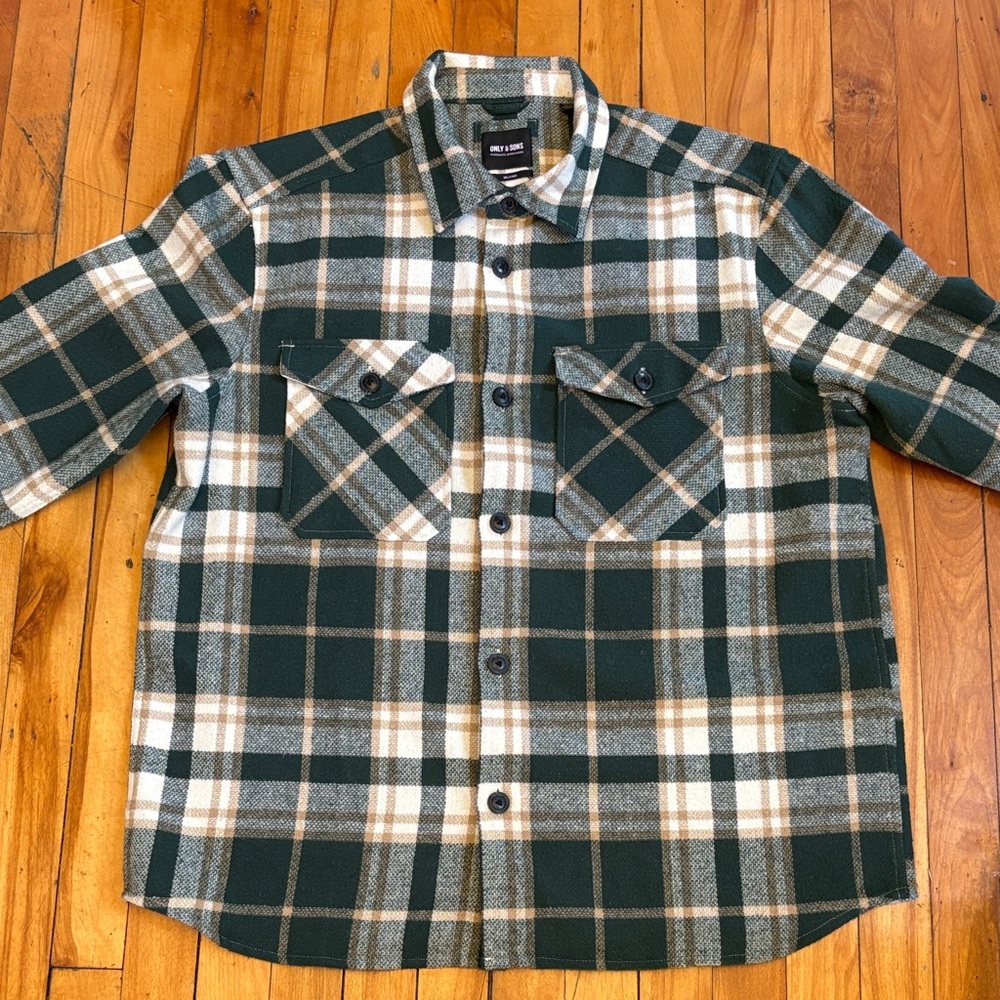 📣ANY 3 @ $33 - $6.99 ship📣 ONLY & SONS Green and Cream Plaid Relaxed Button-Up S